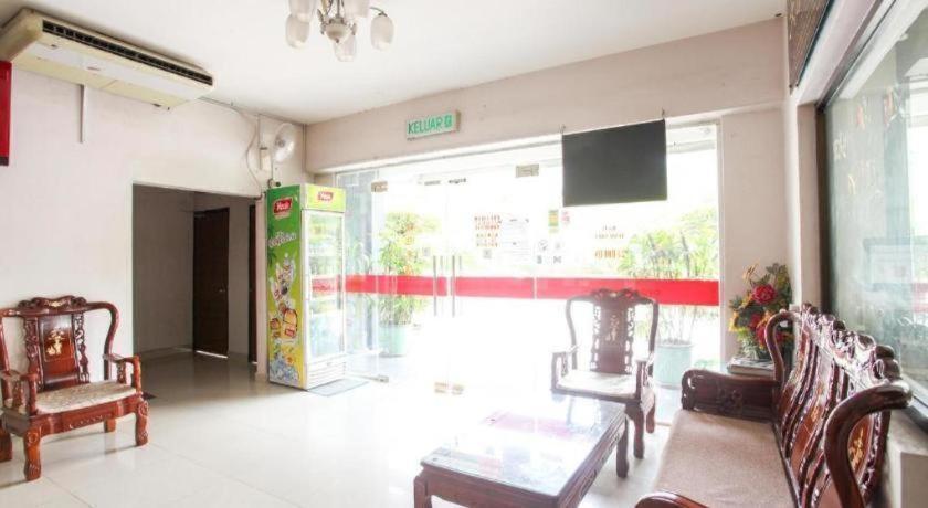 Oyo 89539 Hotel Siswa Kampar Eksteriør bilde